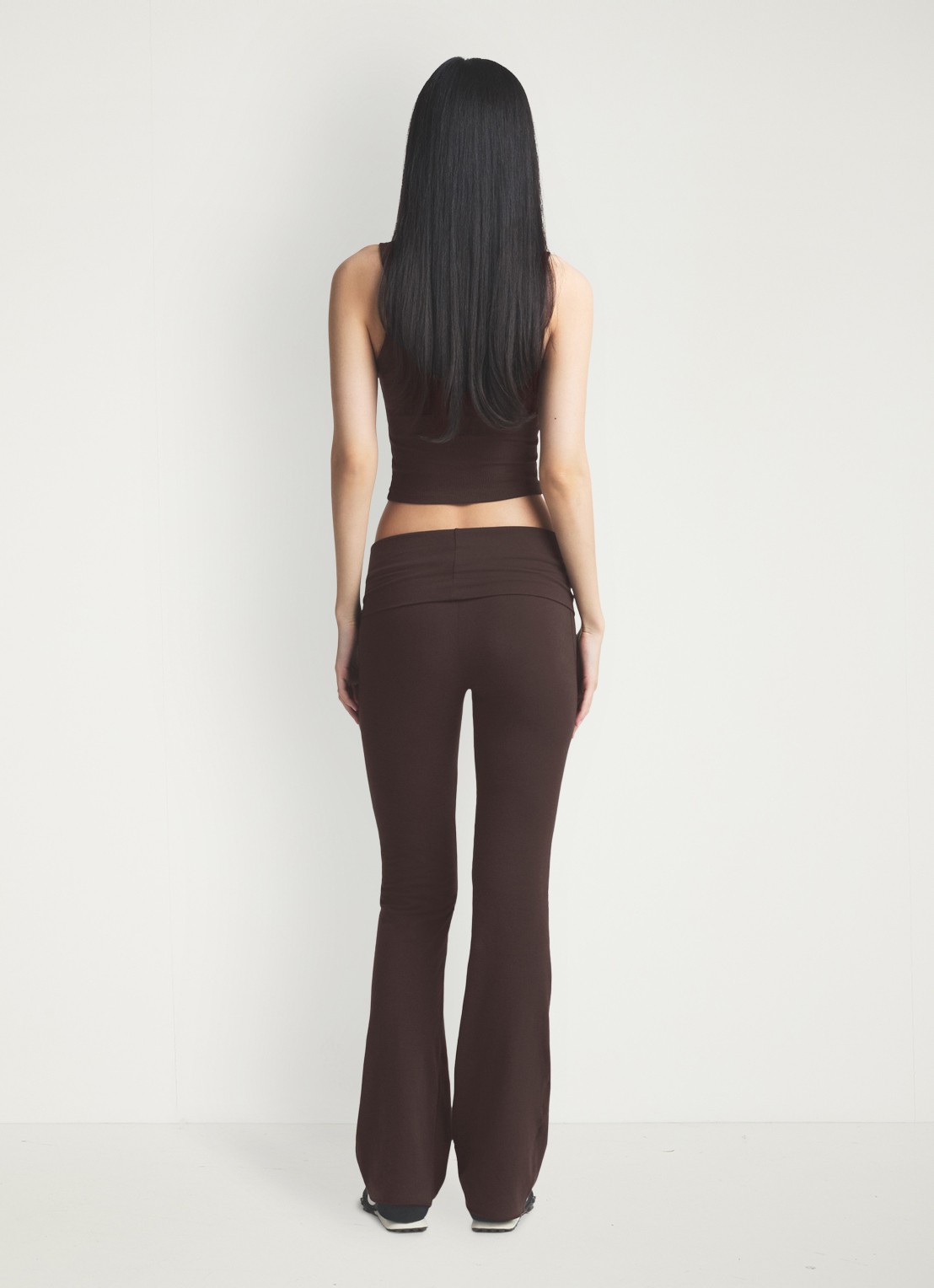 SKIMS Mid waist flared fit loungebroek met stretch - achterkant 6 bruin