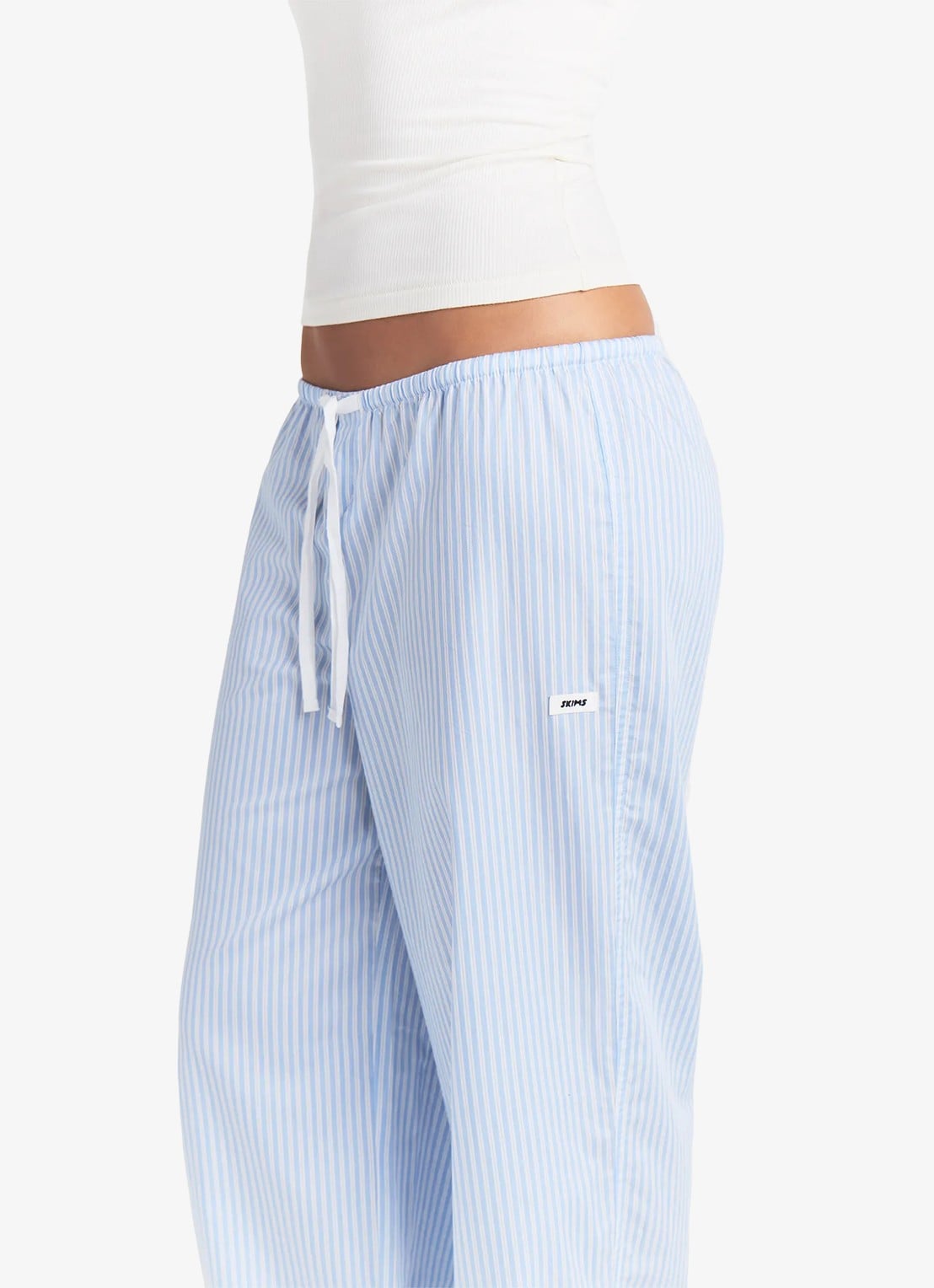 SKIMS Pyjamabroek met streepprint - detail 2 rood