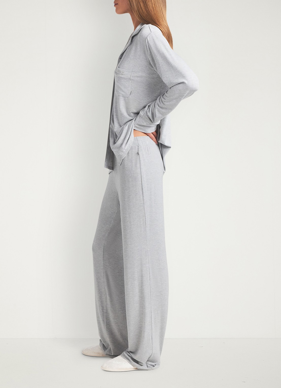 SKIMS Pyjamaset met logo - detail lichtgrijs