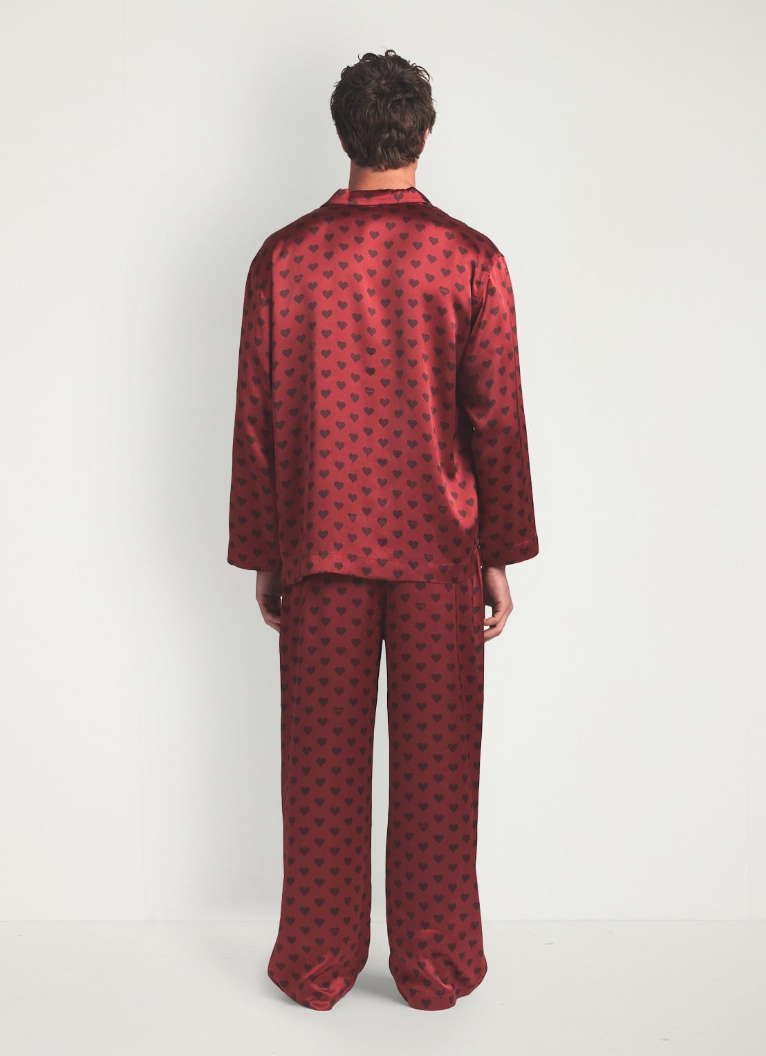 SKIMS Sateen Sleep pyjamaset met print - achterkant 3 red heart