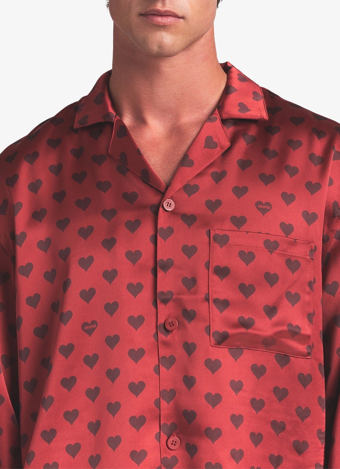SKIMS Sateen Sleep pyjamaset met print - detail 5 red heart
