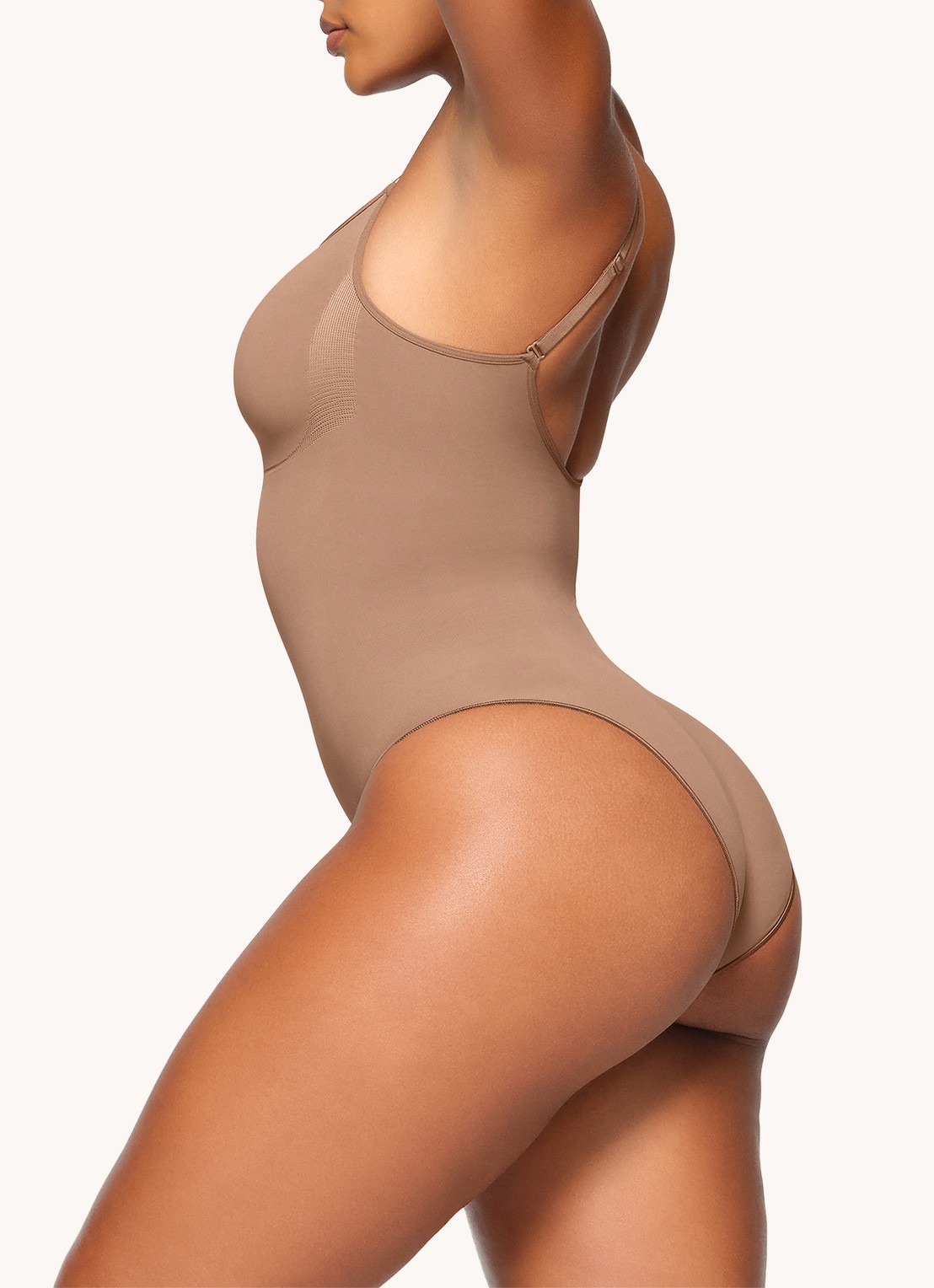 SKIMS Seamless Sculpt corrigerende body met plooidetail - detail 3 lichtbruin