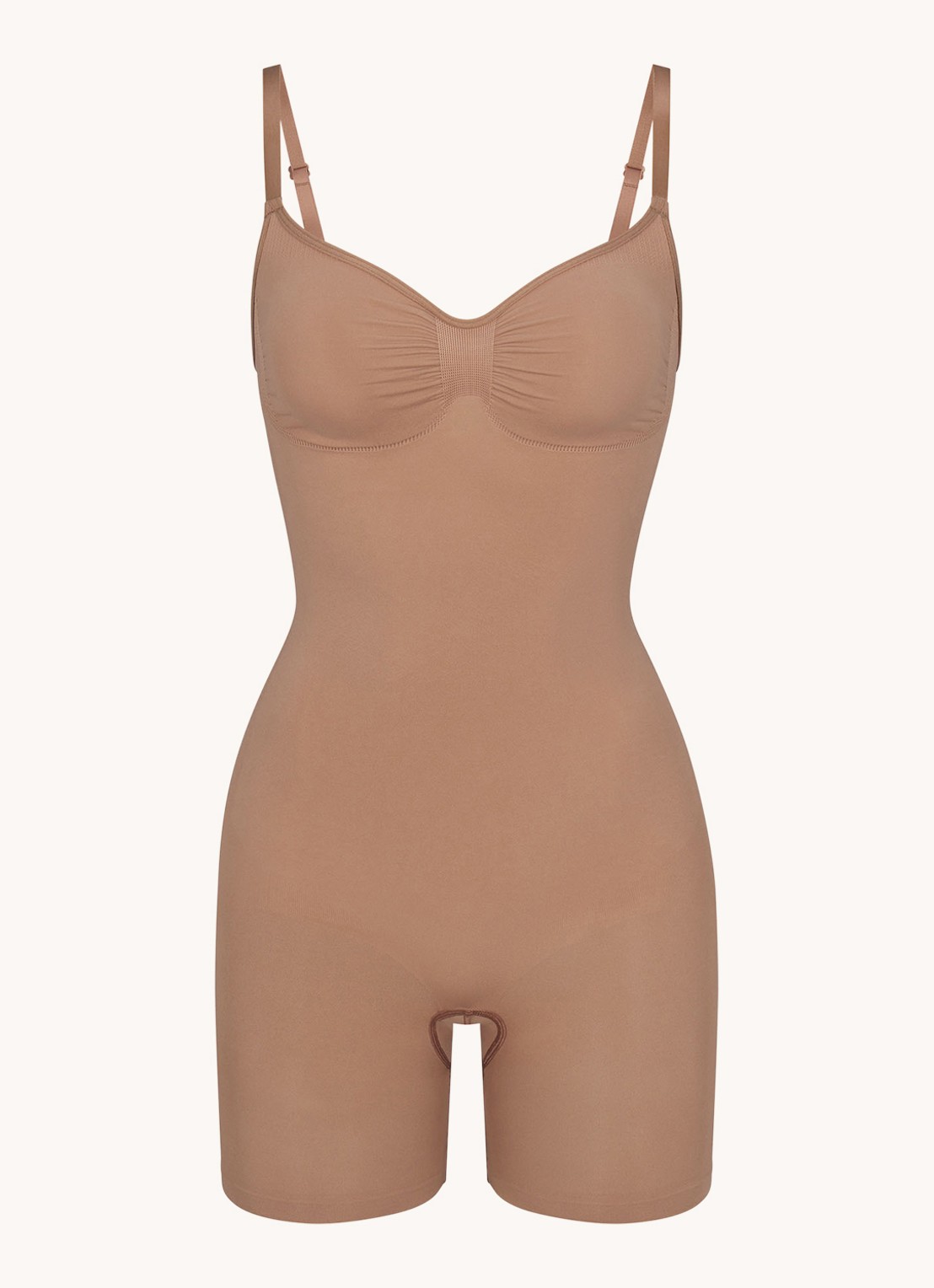 SKIMS Seamless Sculpt corrigerende body met plooidetail - voorkant 4 lichtbruin