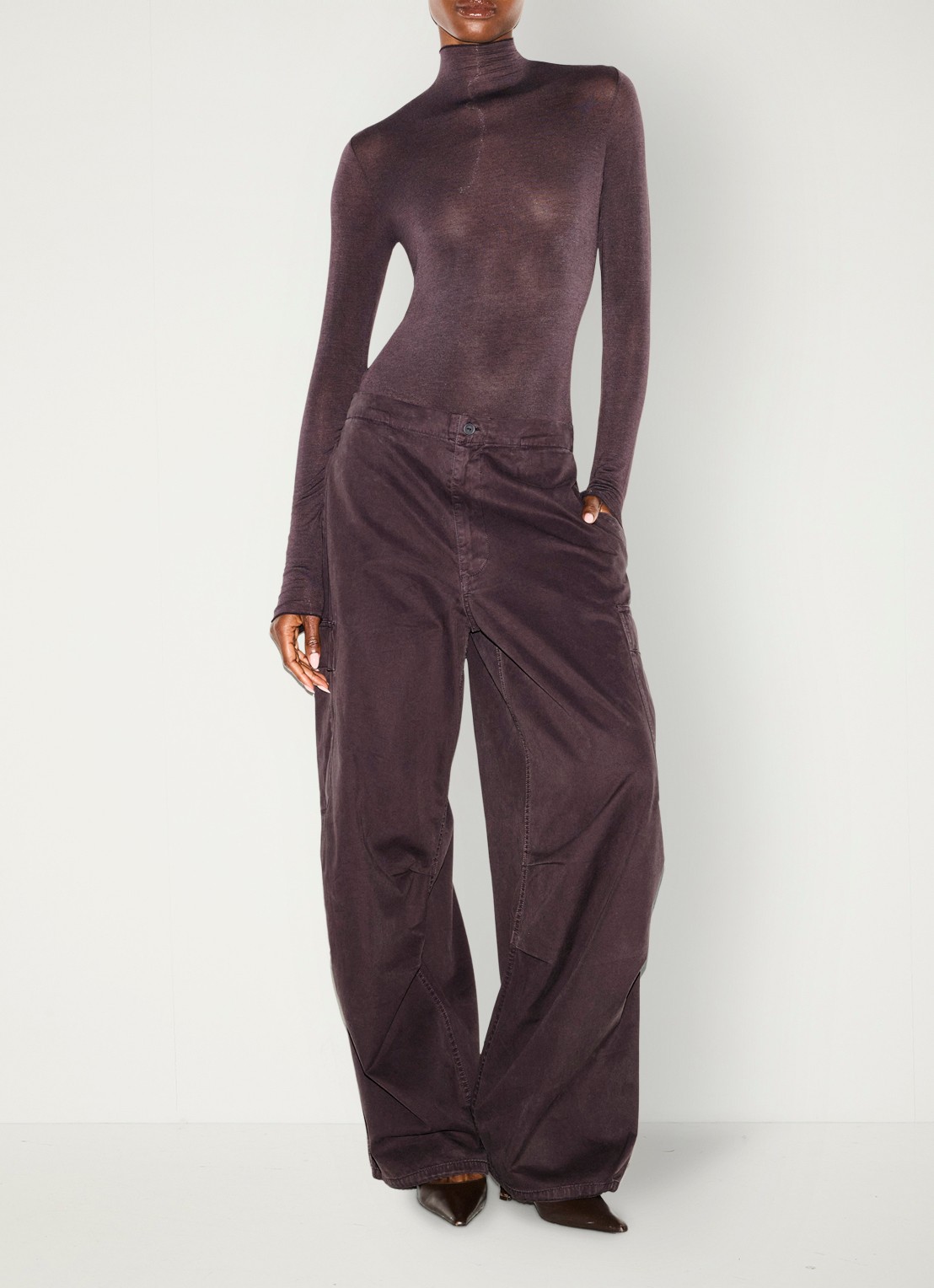 SKIMS Sheer Modal semi-transparante body in kasjmierblend met col  - detail 2 phoenix