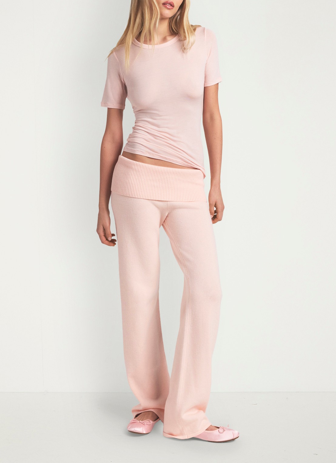 SKIMS Sheer Modal T-shirt in kasjmierblend  - voorkant 3 primrose