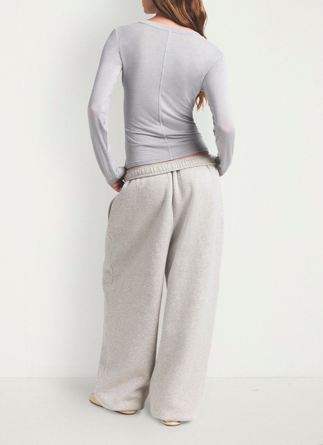 SKIMS Sheer Modal top in kasjmierblend - achterkant heather grey