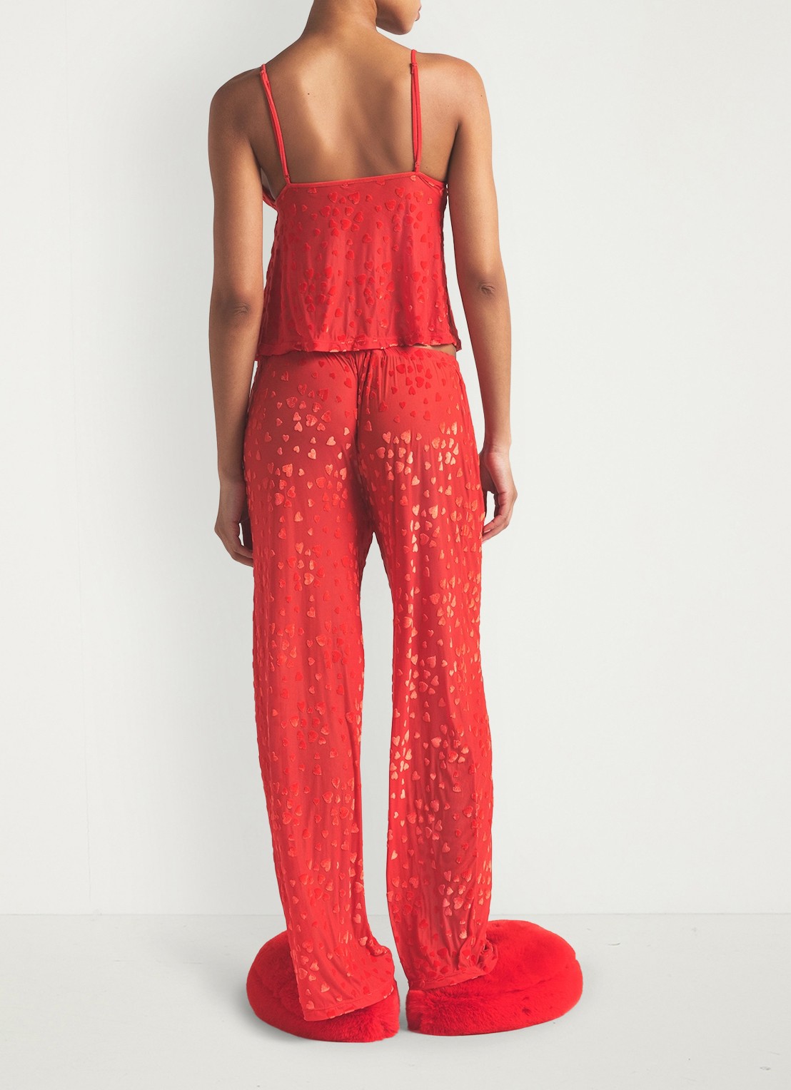 SKIMS Sheer Velvet pyjamaset met details van fluweel - achterkant ruby