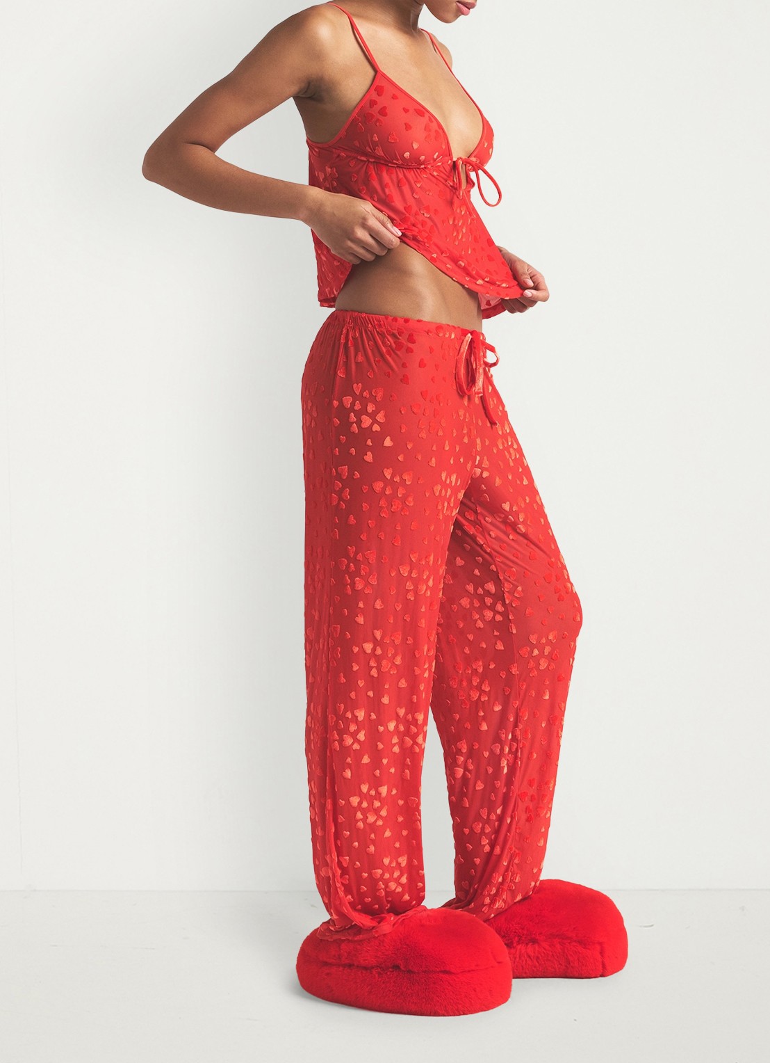 SKIMS Sheer Velvet pyjamaset met details van fluweel - detail 3 ruby
