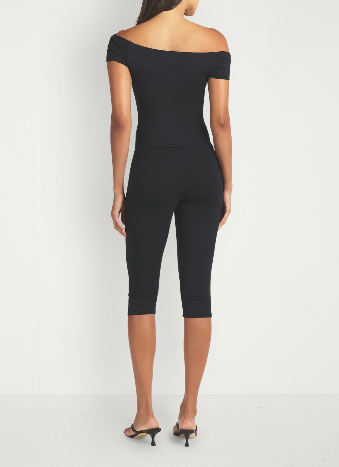 SKIMS Smooth Layers high waist capri broek - achterkant 2 zwart