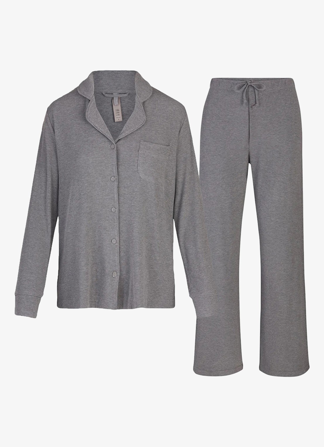 SKIMS Soft Lounge pyjamaset met borstzak en ribstructuur - voorkant grijsmele