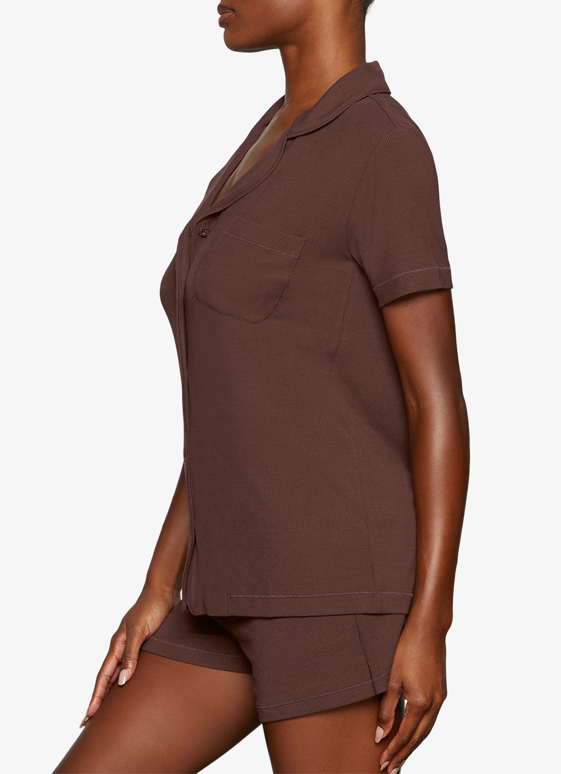 SKIMS Soft Lounge pyjamaset  - detail 7 chocoladebruin
