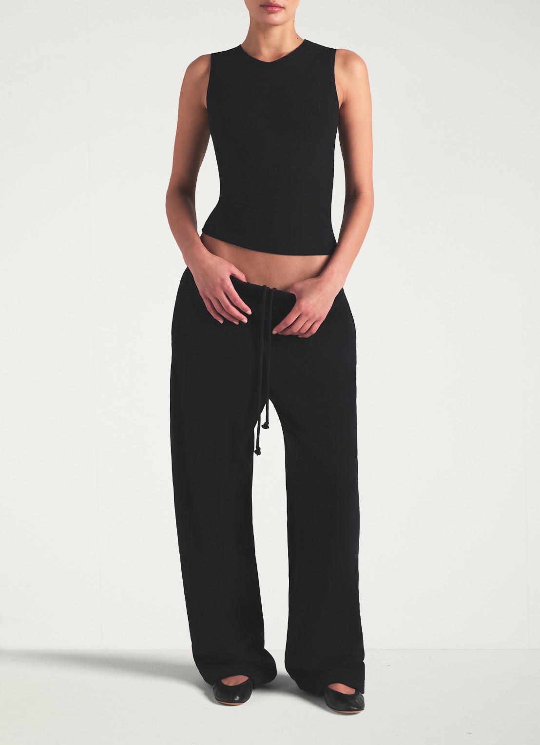 SKIMS Soft lounge V nek tank - voorkant 3 zwart