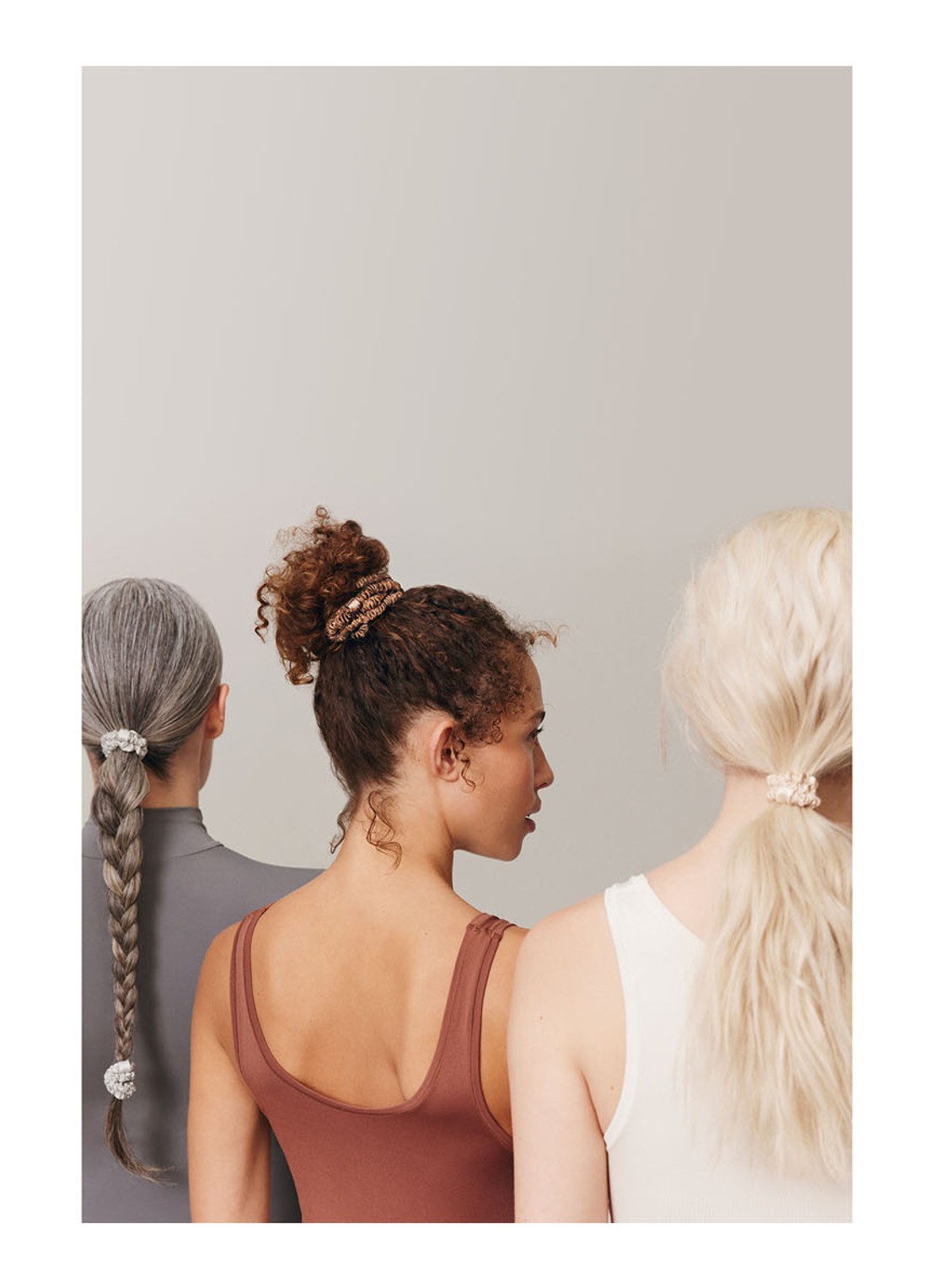slip Pure Silk Skinny Scrunchies - zijden haarelastiek - detail 5 silver