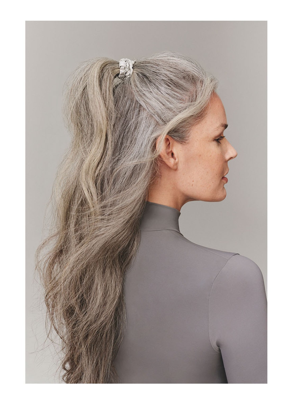 slip Pure Silk Skinny Scrunchies - zijden haarelastiek - detail 6 silver
