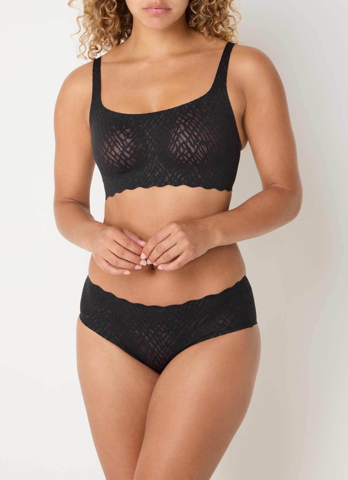Sloggi Bliss naadloze bralette met uitneembare vulling - voorkant 2 zwart
