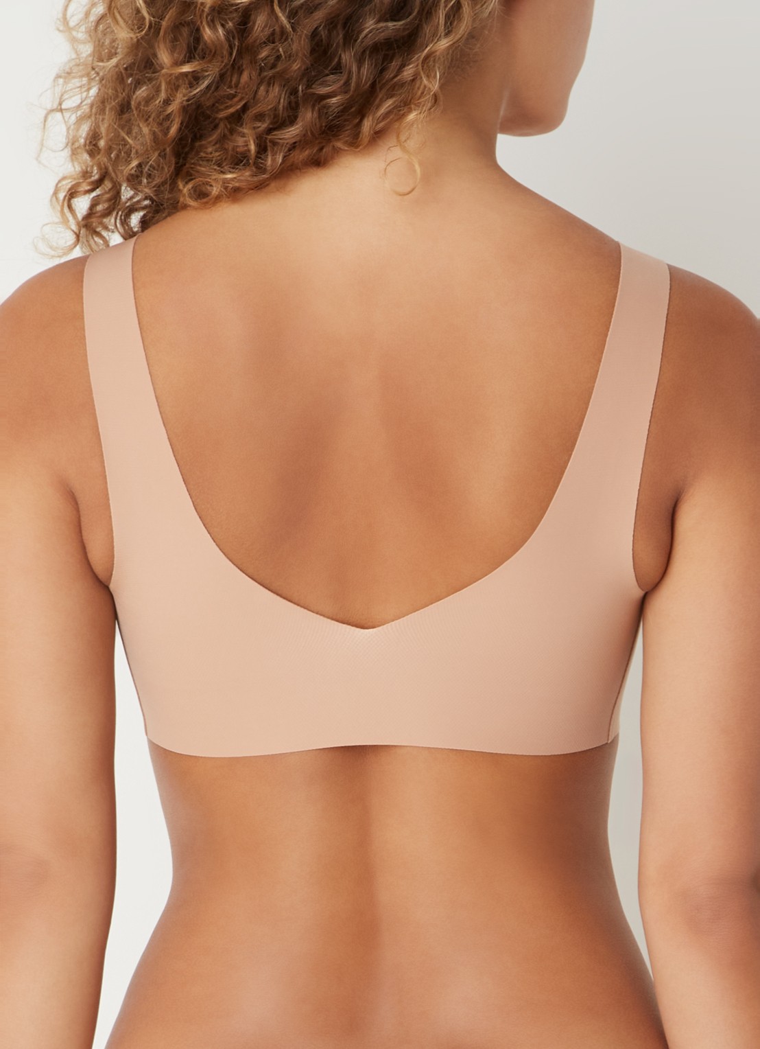 Sloggi Zero Feel 2.0 naadloze bralette met uitneembare vulling - achterkant 3 beige