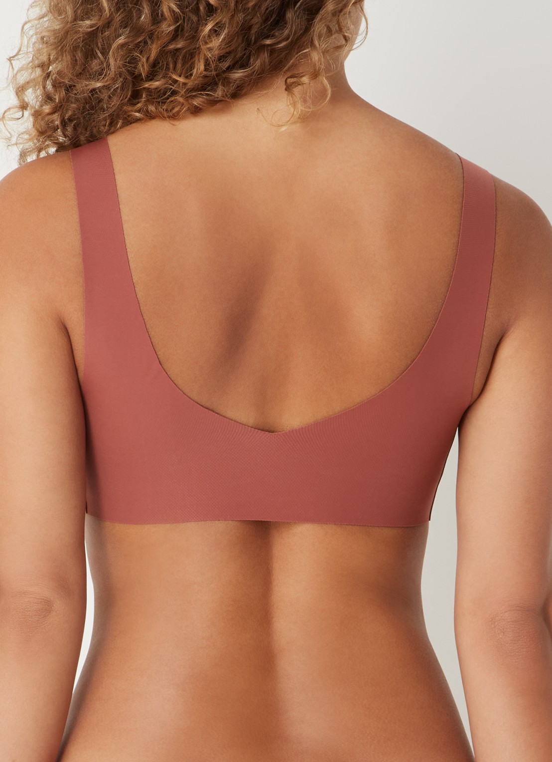 Sloggi Zero Feel 2.0 naadloze bralette met uitneembare vulling - achterkant 3 roodbruin