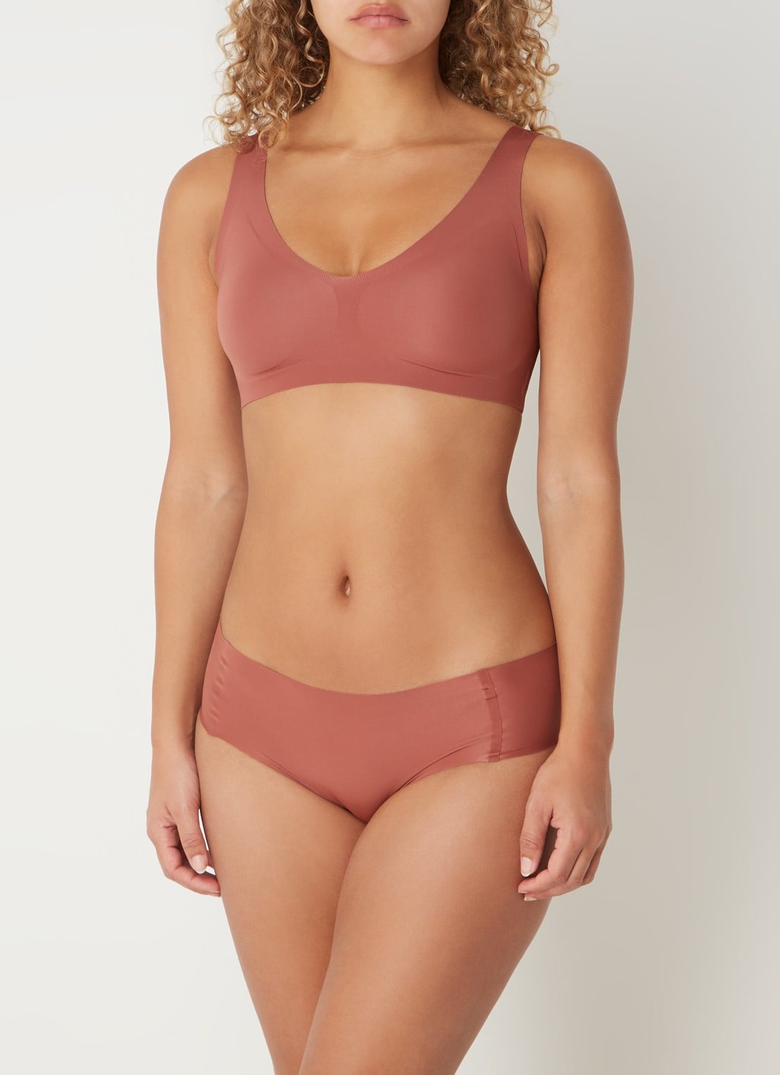 Sloggi Zero Feel 2.0 naadloze bralette met uitneembare vulling - voorkant 5 roodbruin