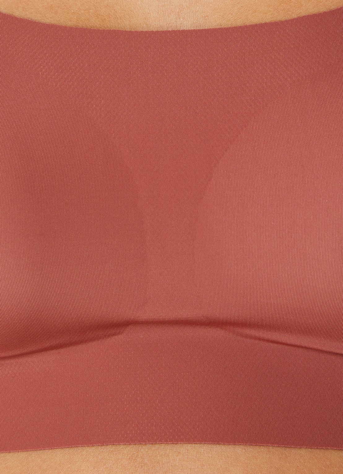 Sloggi Zero Feel 2.0 naadloze crop top met uitneembare vulling - detail 5 roodbruin