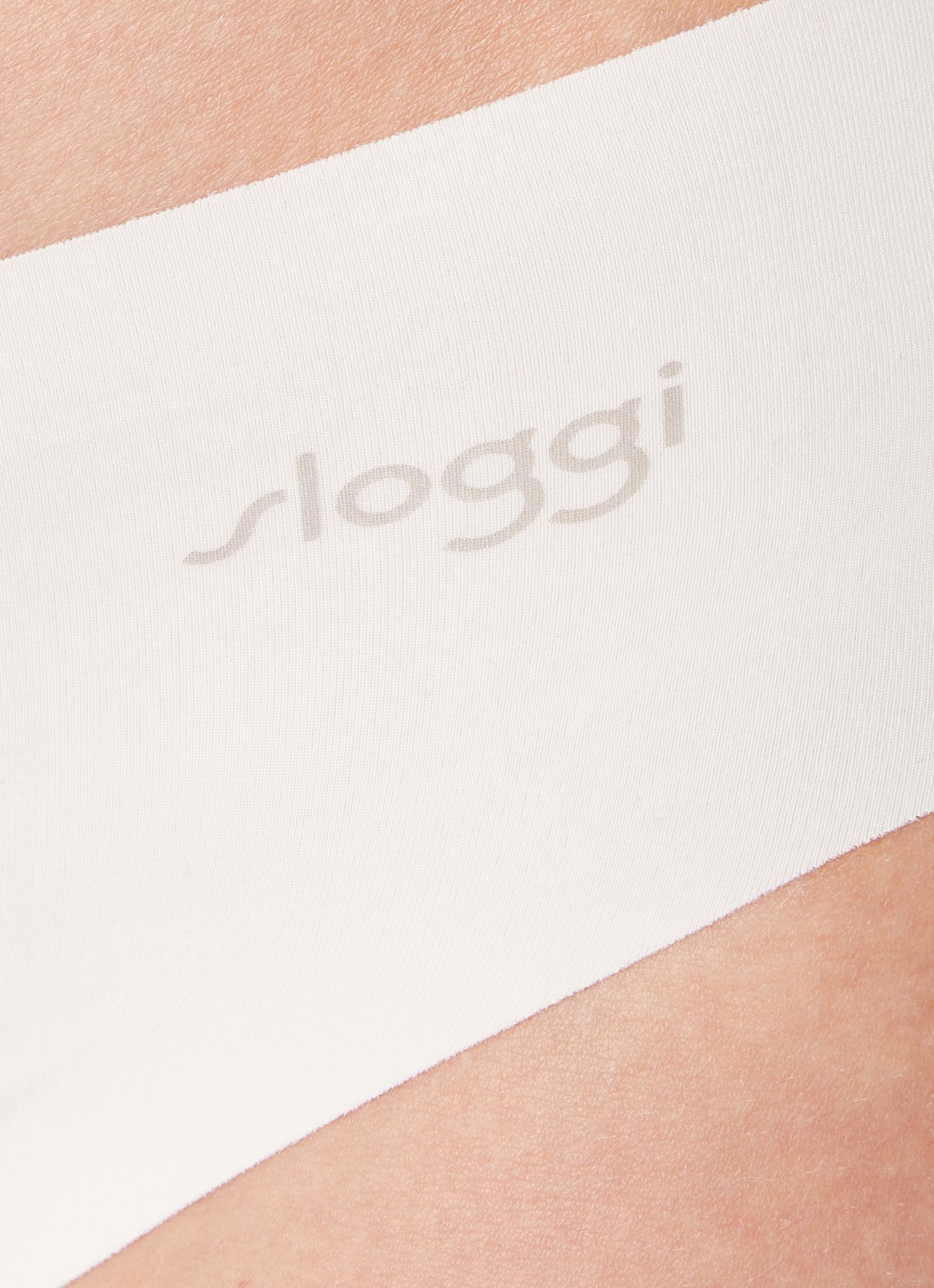 Sloggi ZERO Microfibre naadloze string - detail 4 wit