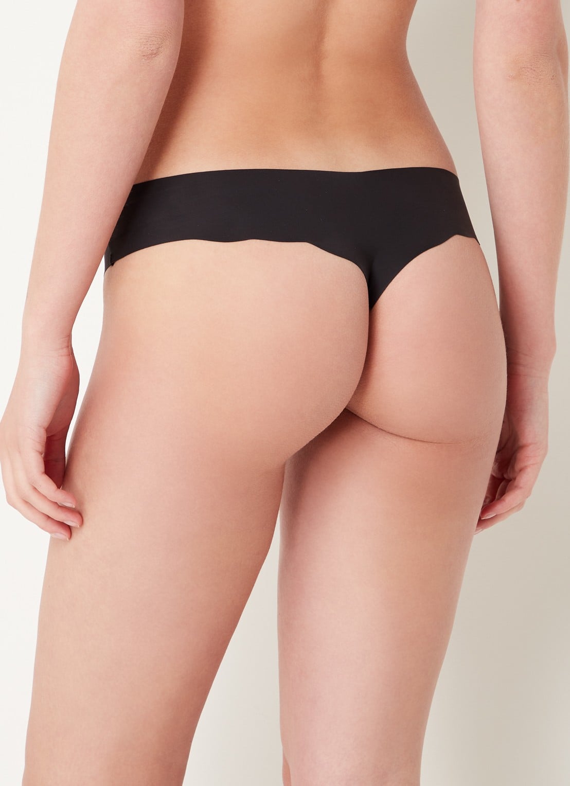 Sloggi ZERO Microfibre naadloze string - achterkant zwart