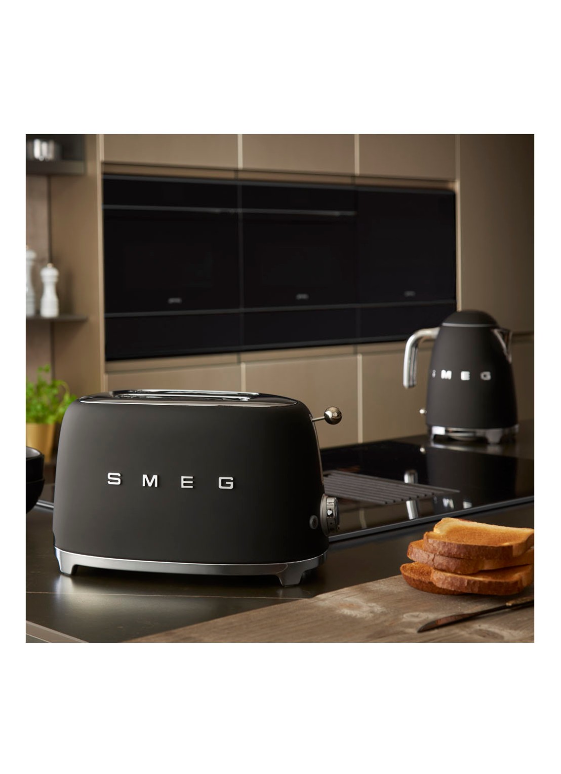 SMEG 50's Style broodrooster 2-slots TSF01BLMEU - voorkant 6 mat zwart