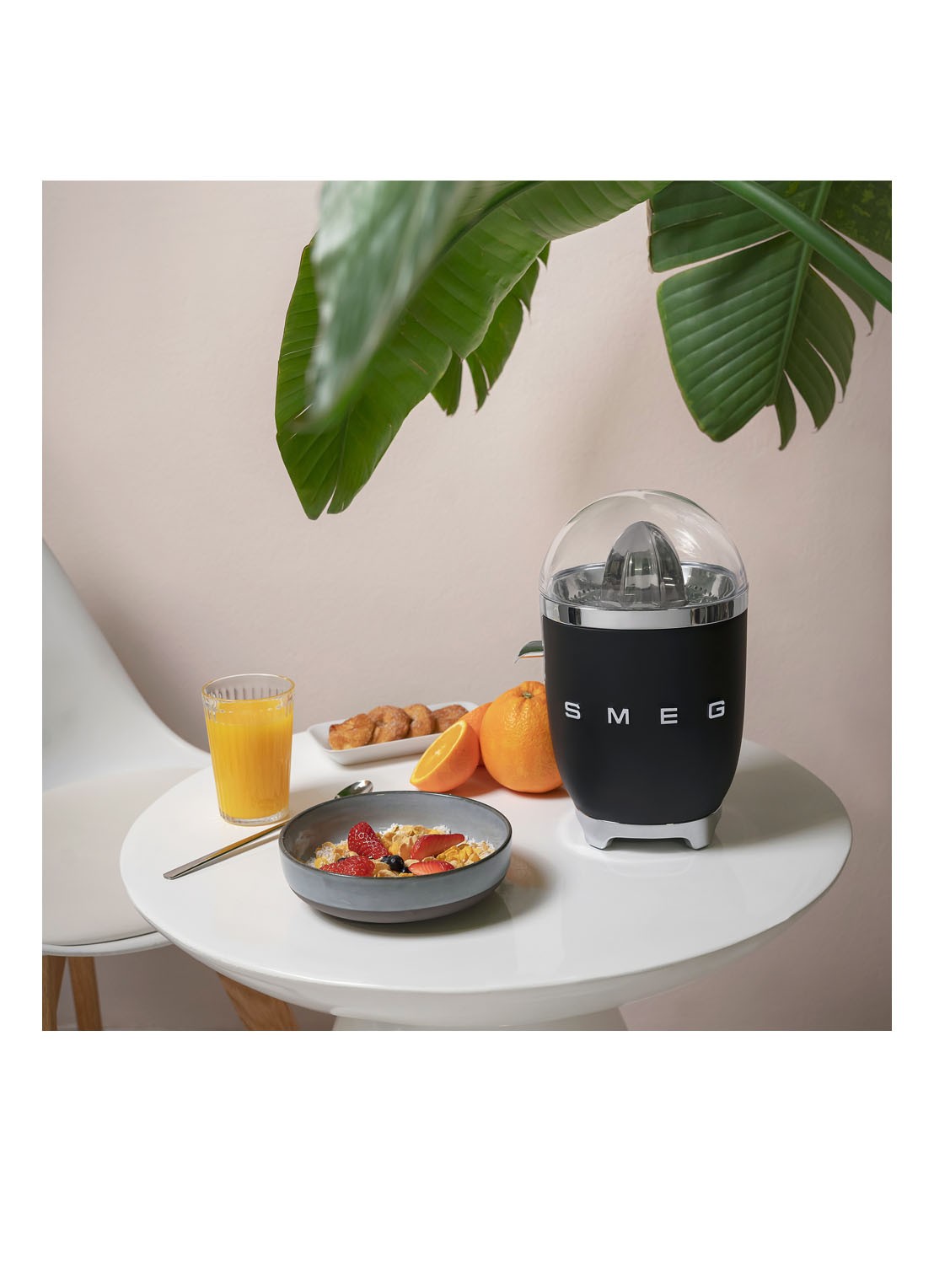 SMEG 50's Style citruspers CJF11BLEU - voorkant 4 zwart