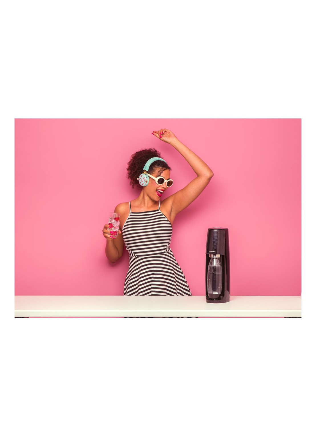 SodaStream Spirit bruiswatermaker megapack met 3 flessen en een Co2-cilinder - voorkant 2 zwart