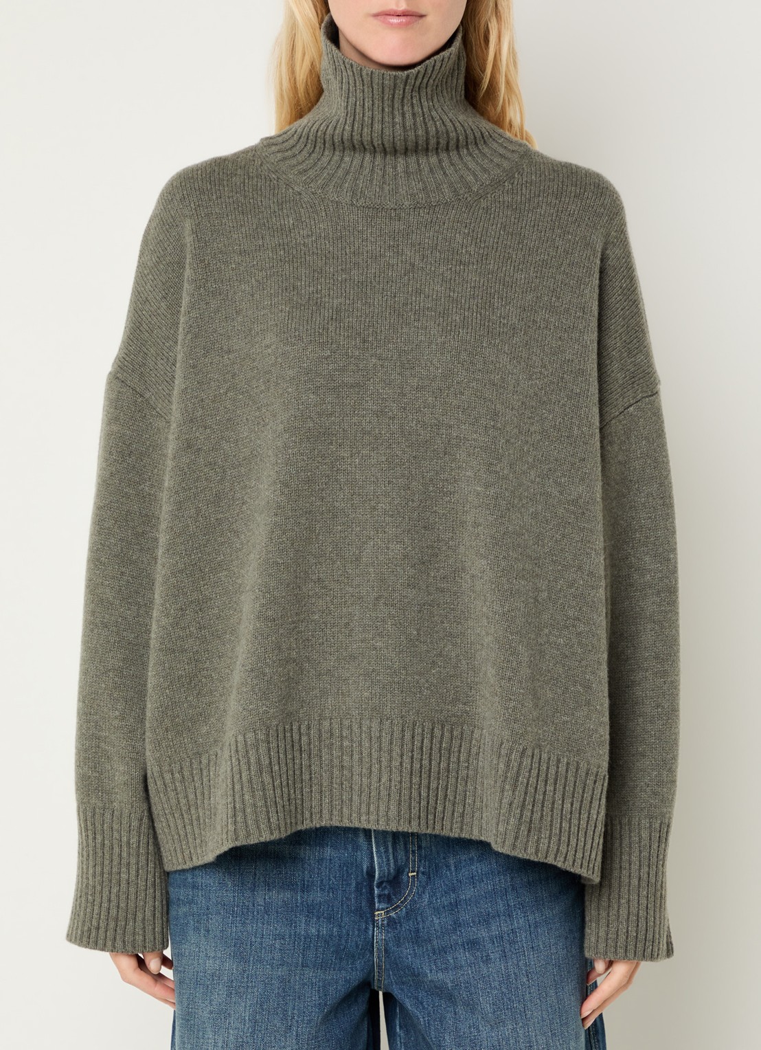 Soeur William trui van merino wol met col - detail 4 grijs