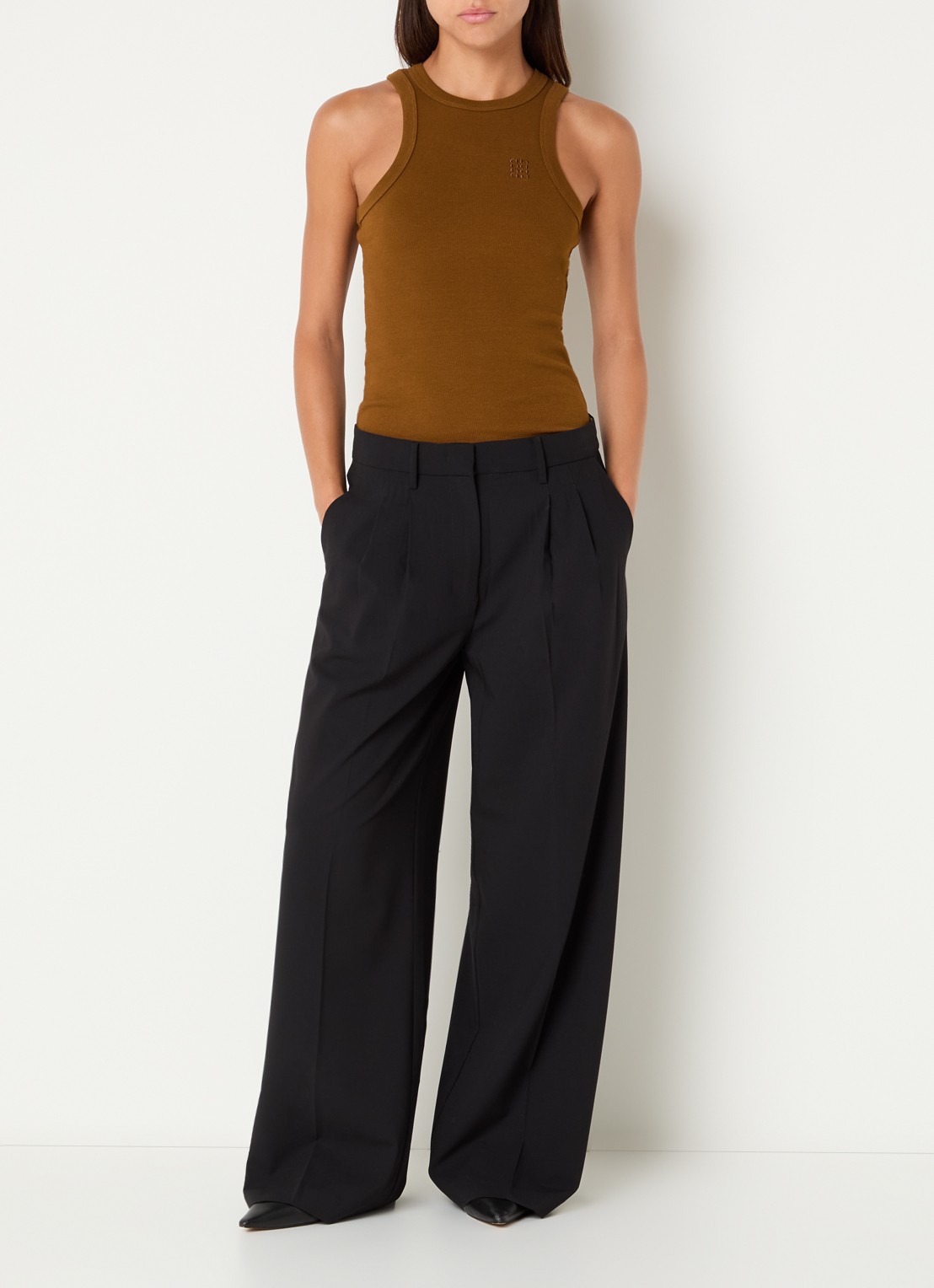 Sofie Schnoor Alessandra high waist wide leg pantalon met steekzakken - voorkant 4 zwart