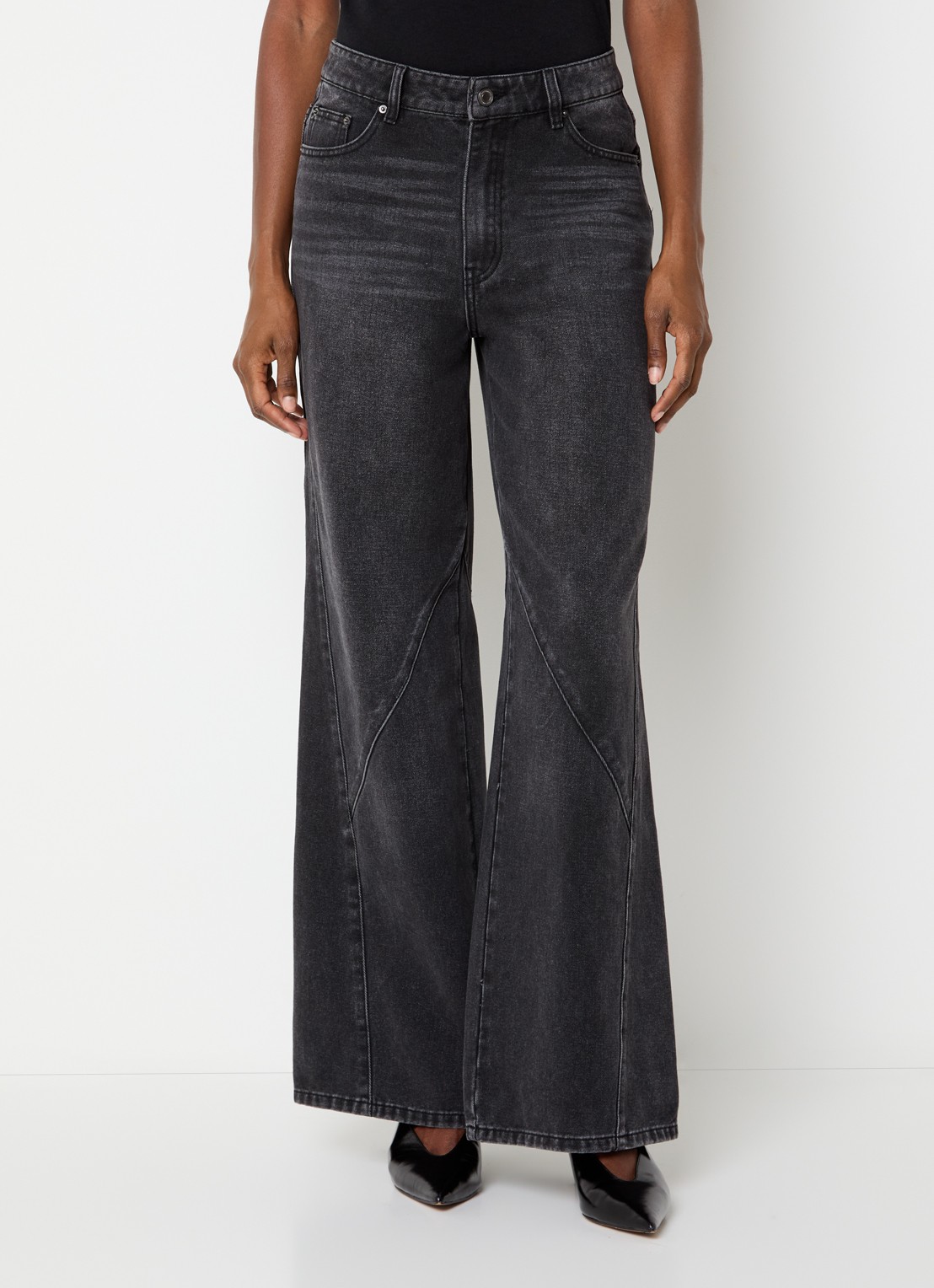 Sofie Schnoor Amarinasw low waist wide leg jeans met verwassen afwerking - detail 3 antraciet