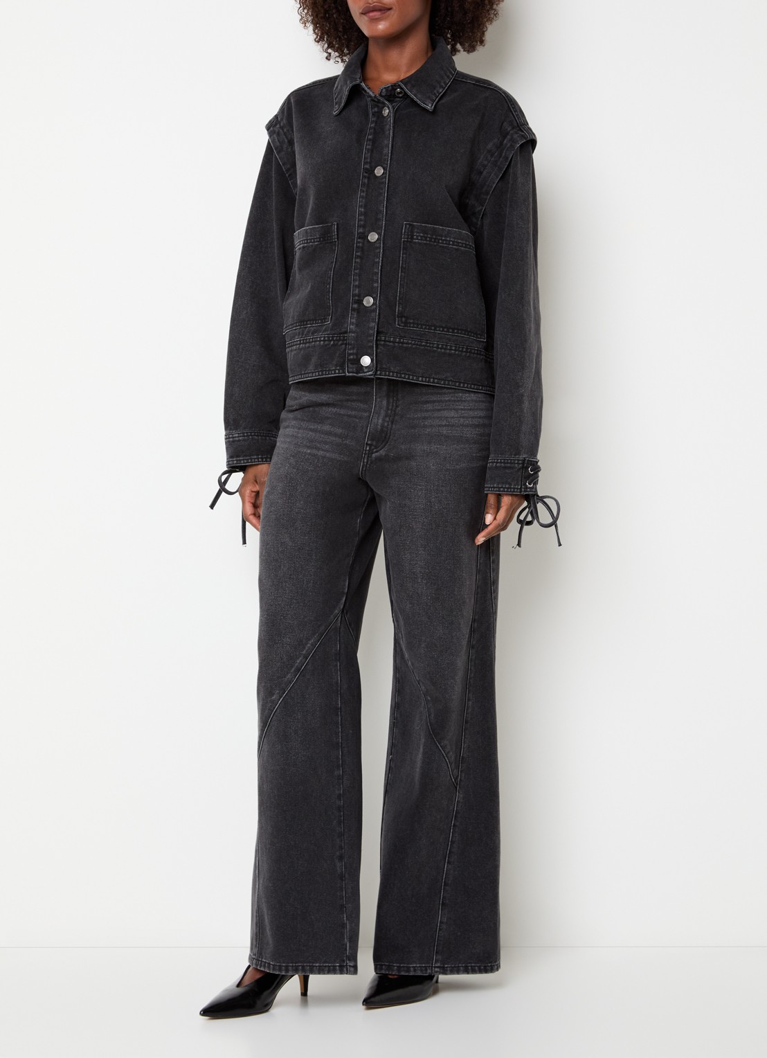 Sofie Schnoor Amarinasw low waist wide leg jeans met verwassen afwerking - voorkant 2 antraciet