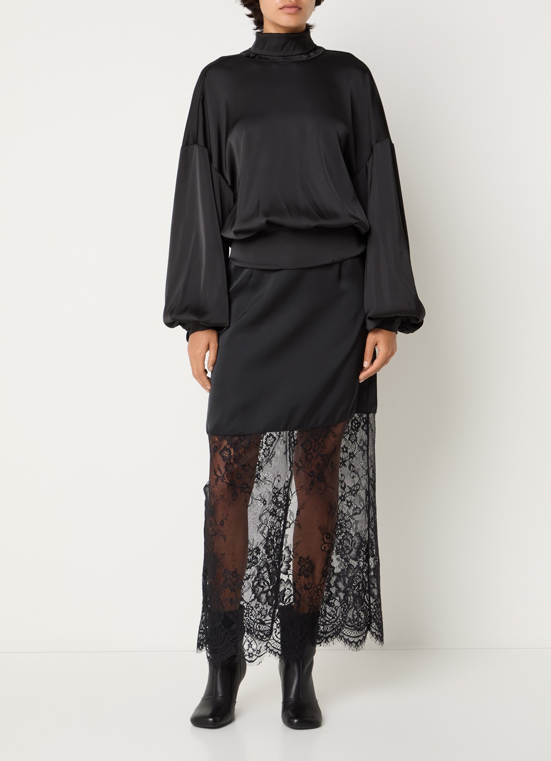 Sofie Schnoor Ambersw blouse met strikkraag - voorkant 3 zwart