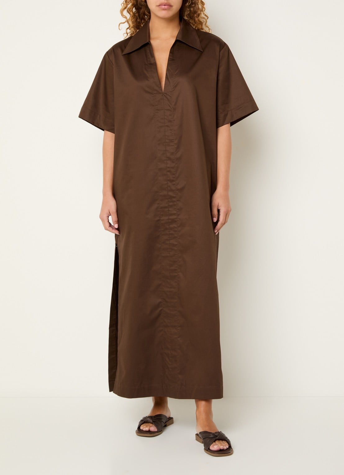 Sofie Schnoor Asanasw maxi tuniekjurk  met V-hals - detail 4 donkerbruin