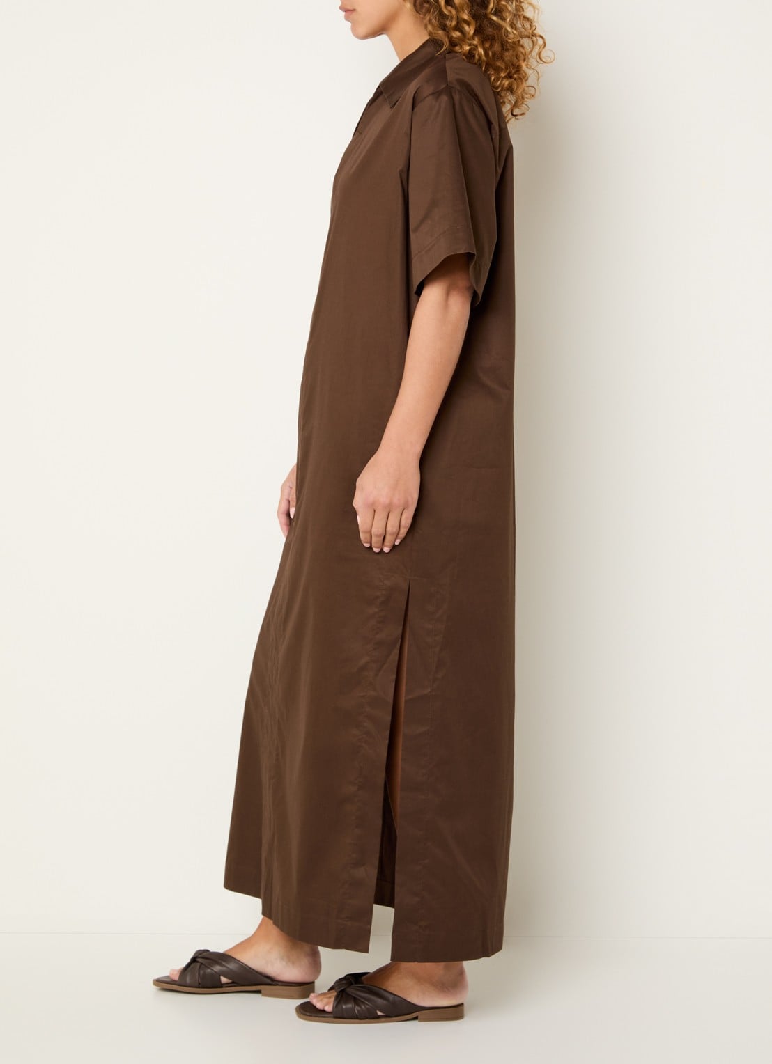 Sofie Schnoor Asanasw maxi tuniekjurk  met V-hals - voorkant 3 donkerbruin