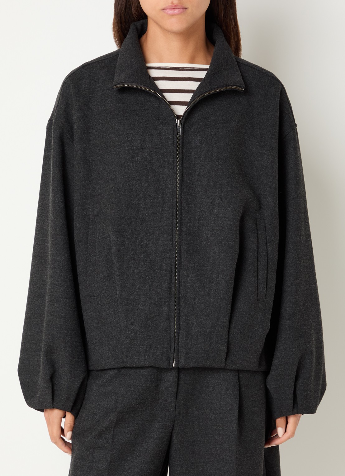 Sofie Schnoor Becky sweatvest met opstaande kraag - detail donkergrijs