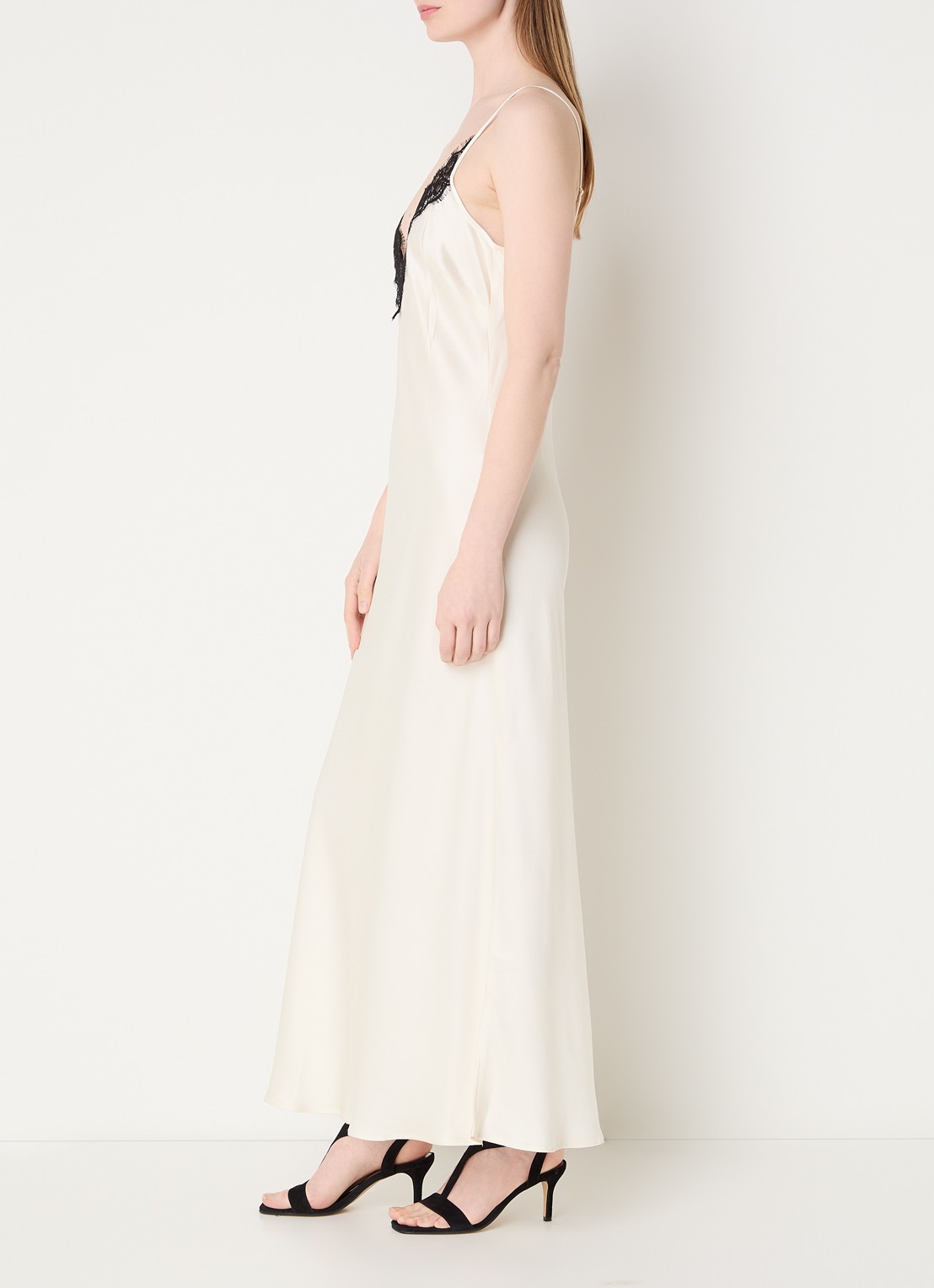 Sofie Schnoor Betts maxi jurk van satijn met kant - voorkant 2 gebroken wit