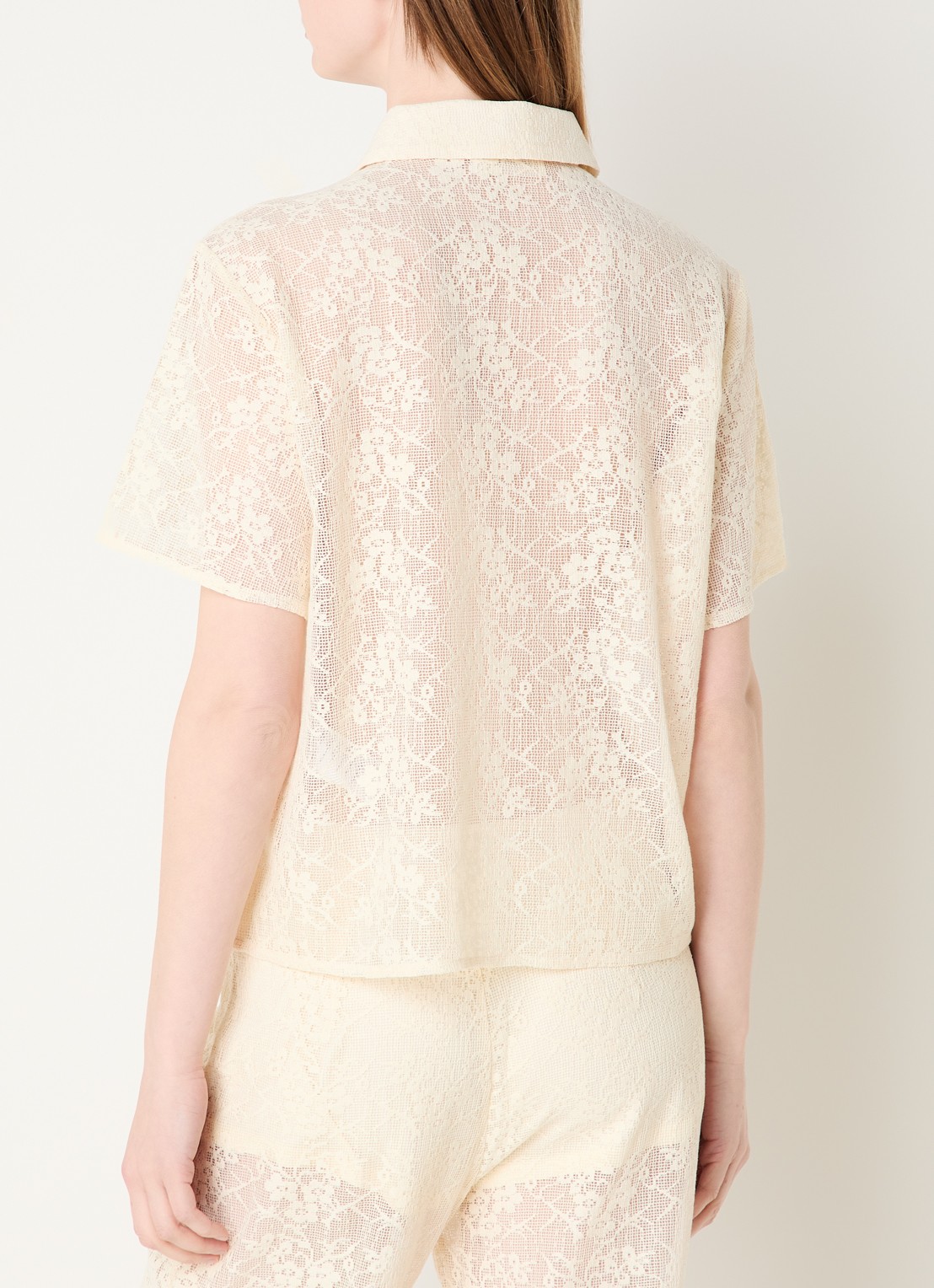 Sofie Schnoor Camela semi transparante blouse van crochet - achterkant 4 gebroken wit