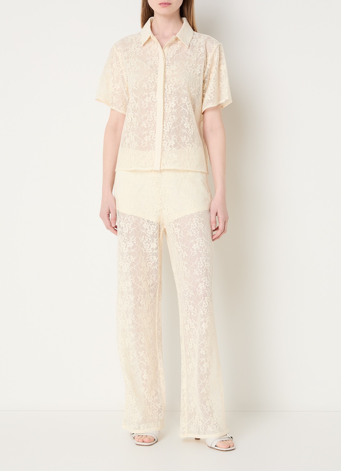 Sofie Schnoor Camela semi transparante blouse van crochet - voorkant 3 gebroken wit