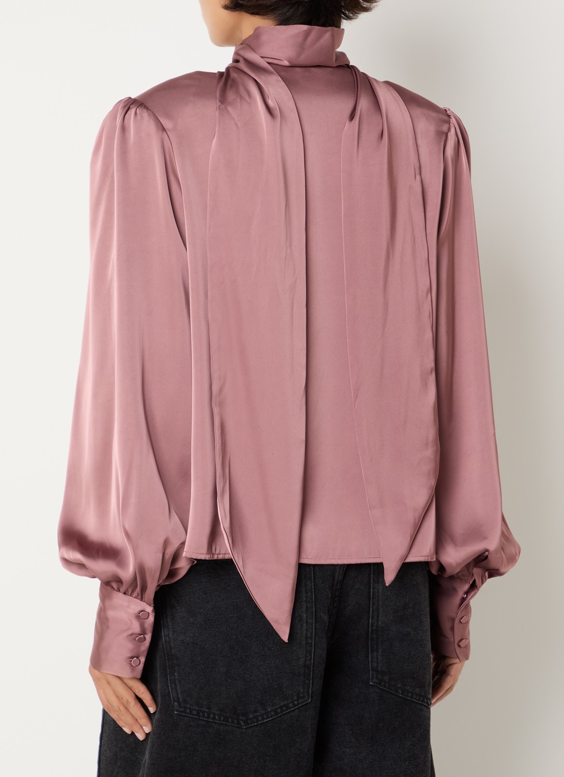 Sofie Schnoor Carina blouse van satijn met sjaalkraag - achterkant 4 oudroze