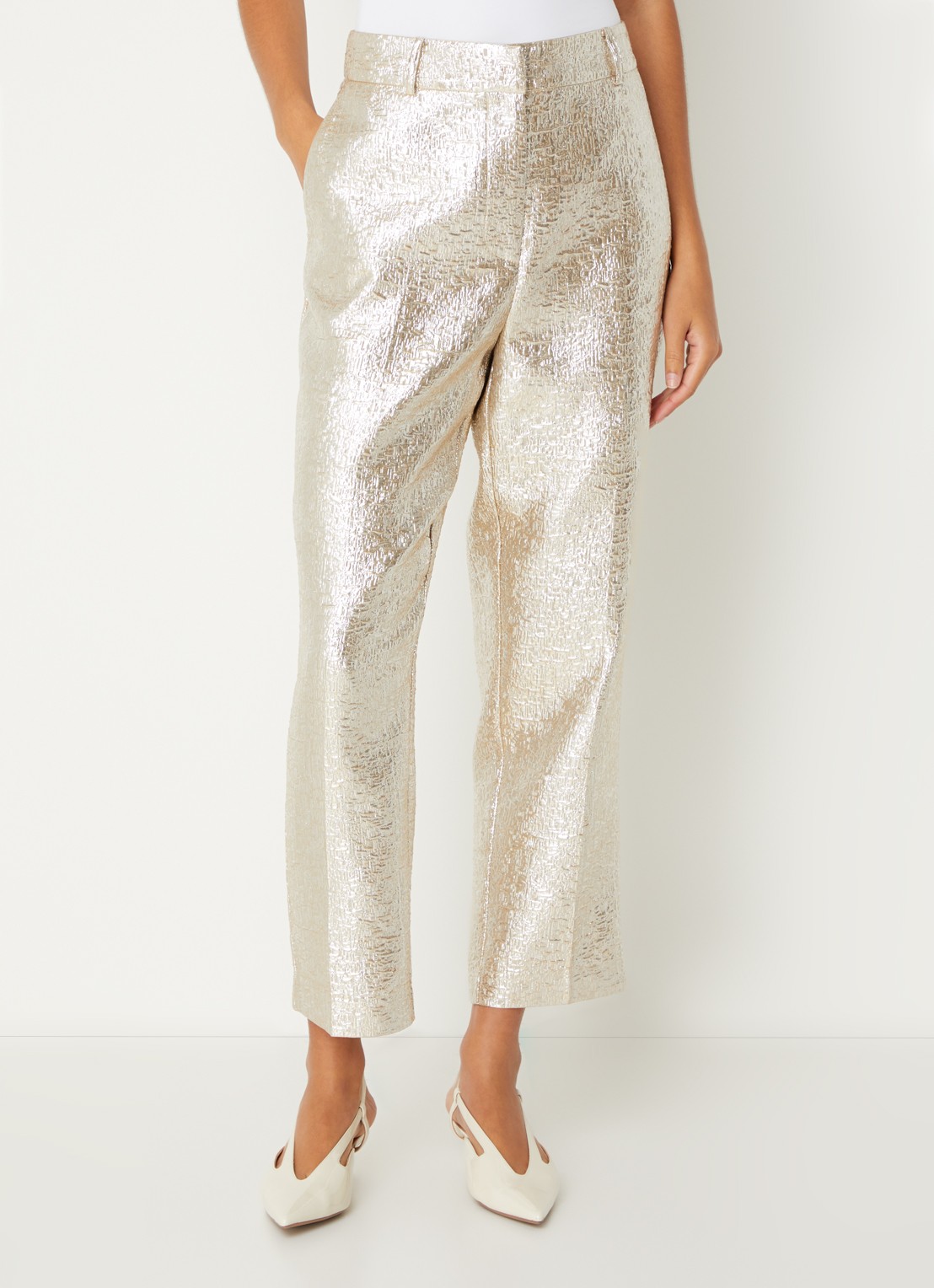 Sofie Schnoor Cordeilia high waist straight fit cropped pantalon met metallic finish - detail goud