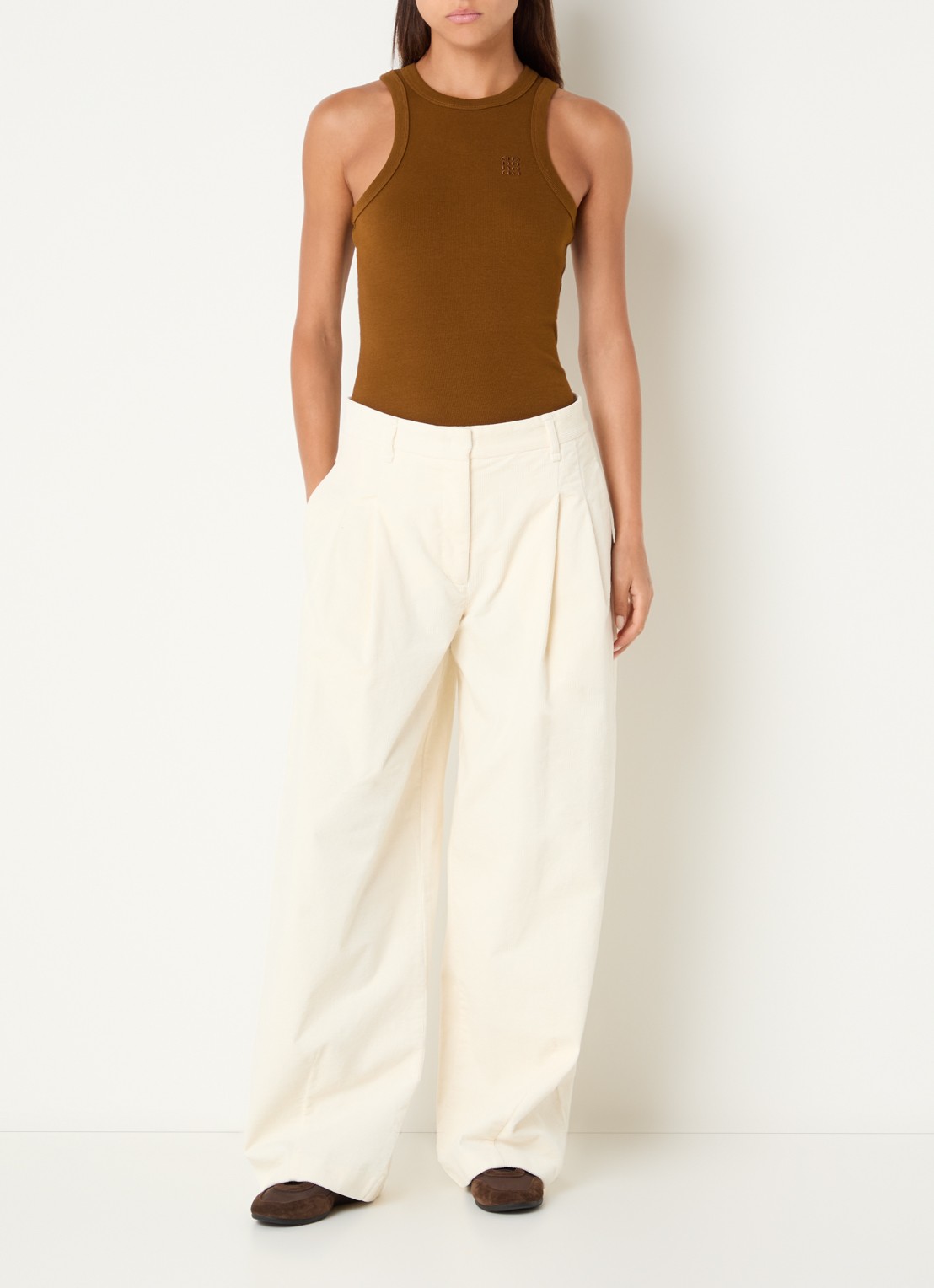 Sofie Schnoor Corlie high waist loose fit broek van corduroy - voorkant 3 gebroken wit