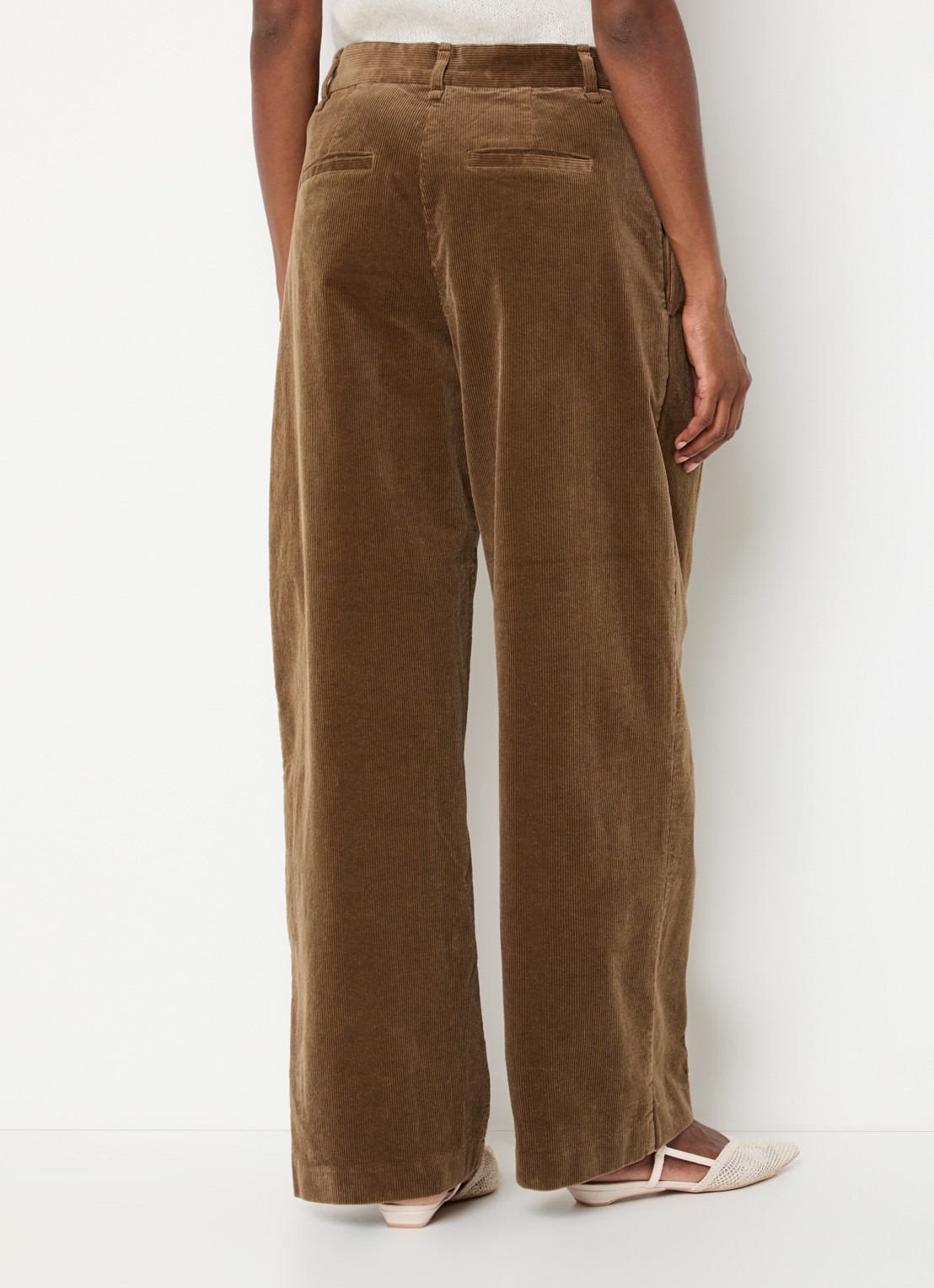 Sofie Schnoor Corlie high waist loose fit broek van corduroy - achterkant 4 bruin