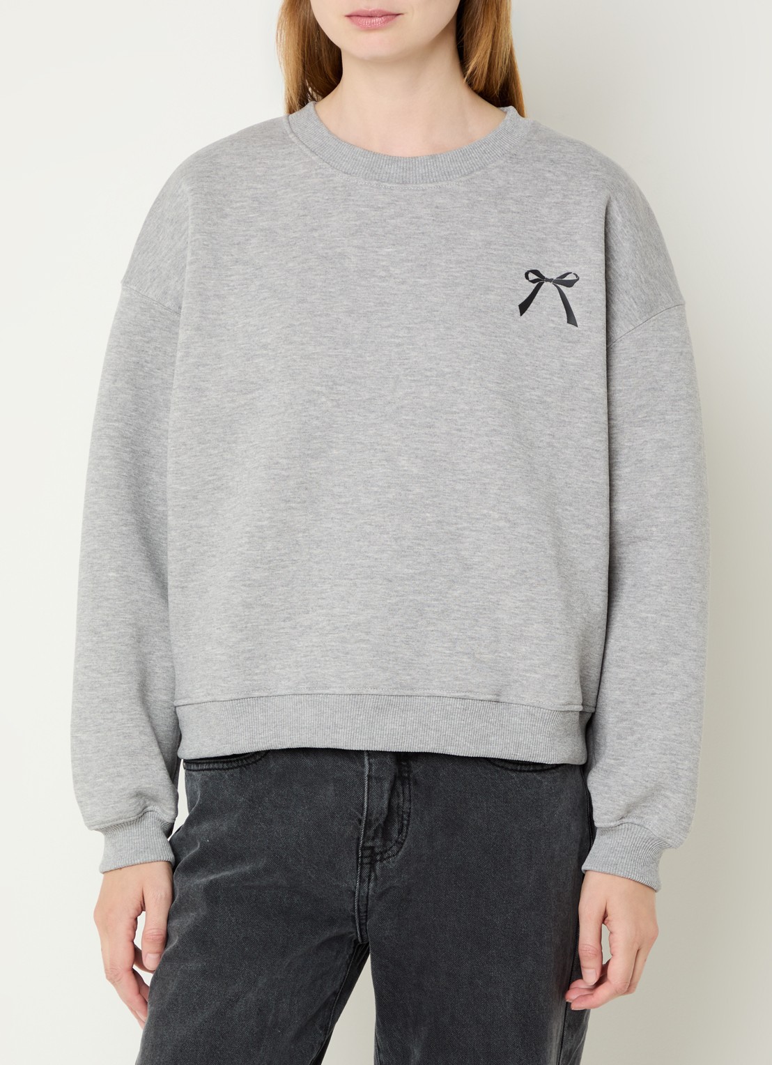 Sofie Schnoor Elis sweater met front- en backprint - achterkant grijs