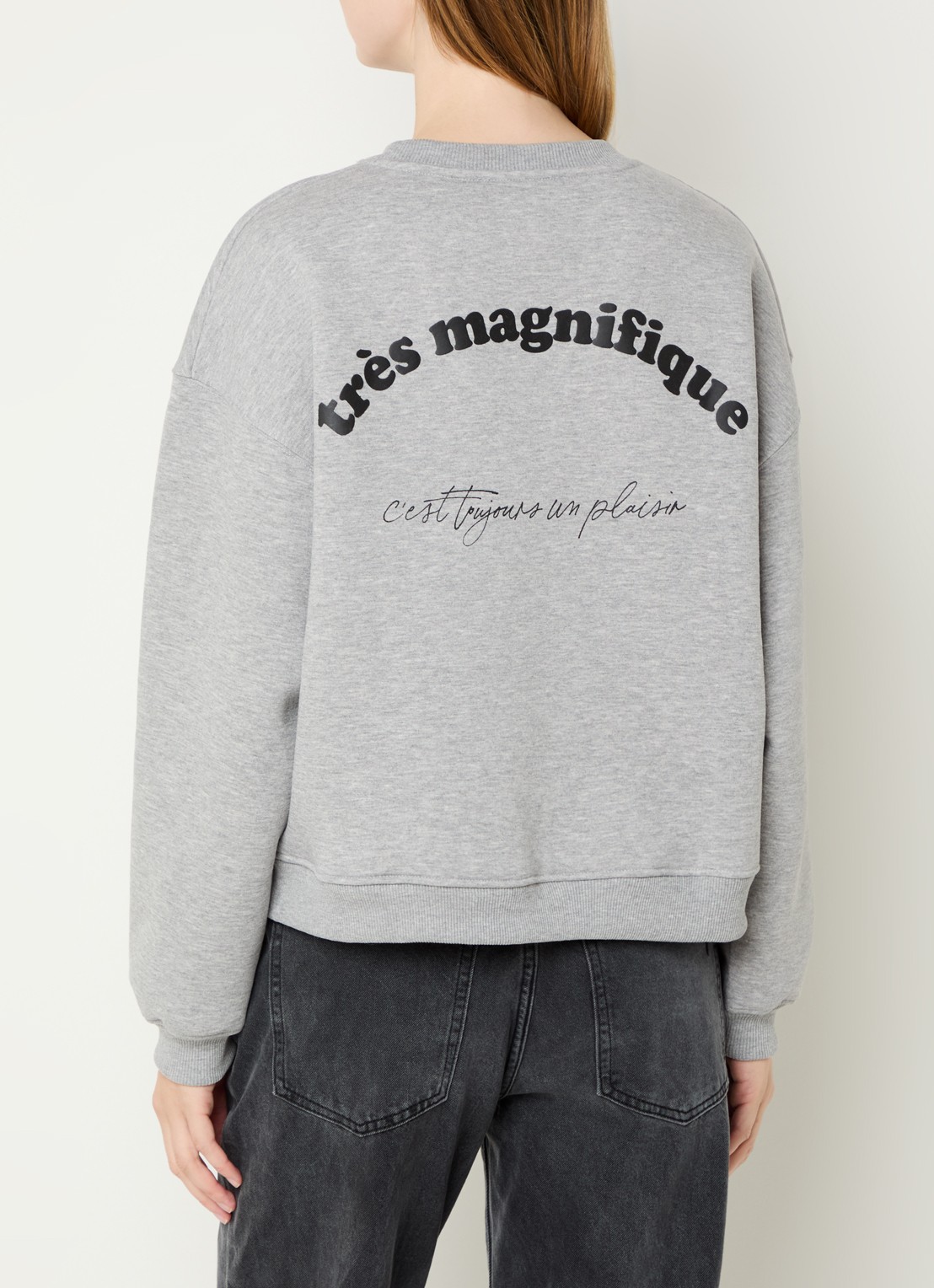 Sofie Schnoor Elis sweater met front- en backprint - detail 4 grijs