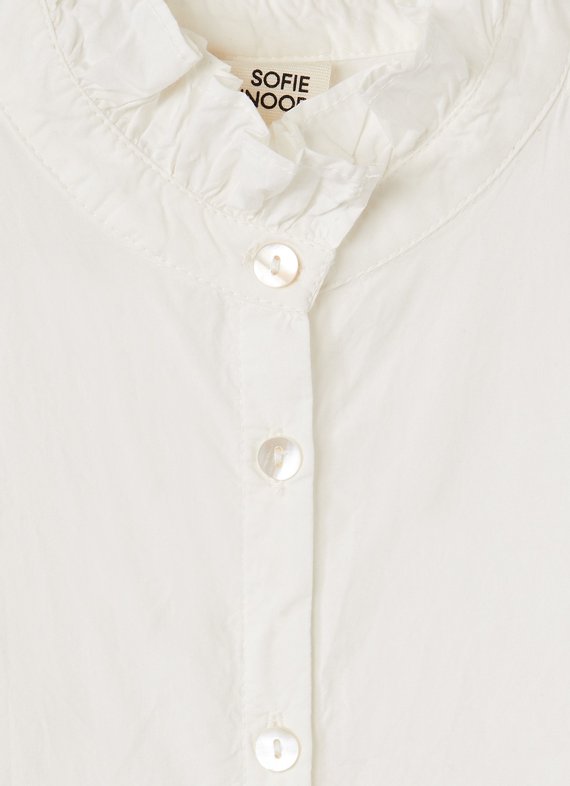 Sofie Schnoor Esma blouse met opstaande kraag - detail gebroken wit