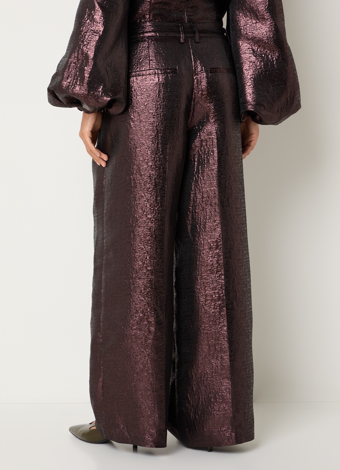 Sofie Schnoor Hannesw high waist wide fit broek met glanzende finish - achterkant 4 donkerbruin