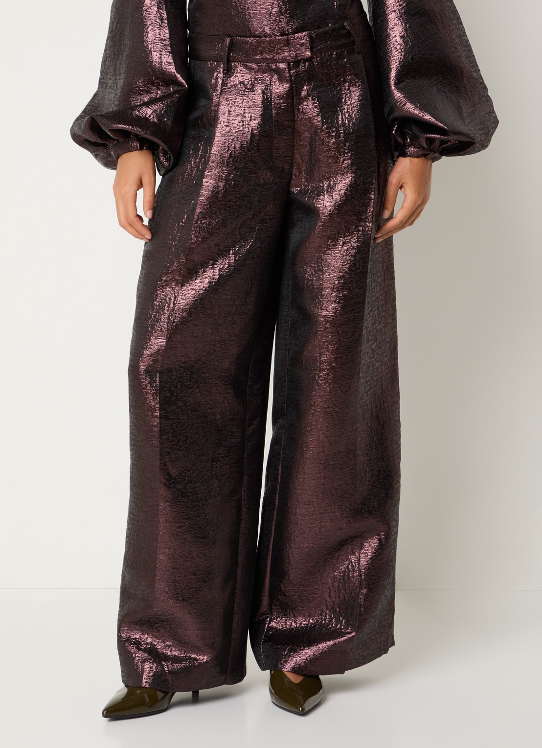 Sofie Schnoor Hannesw high waist wide fit broek met glanzende finish - detail donkerbruin