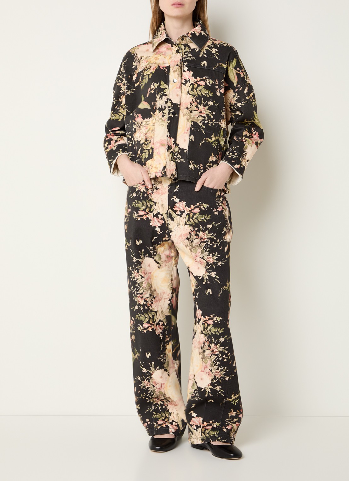 Sofie Schnoor Havanas low waist loose fit jeans met bloemenprint - voorkant 5 zwart