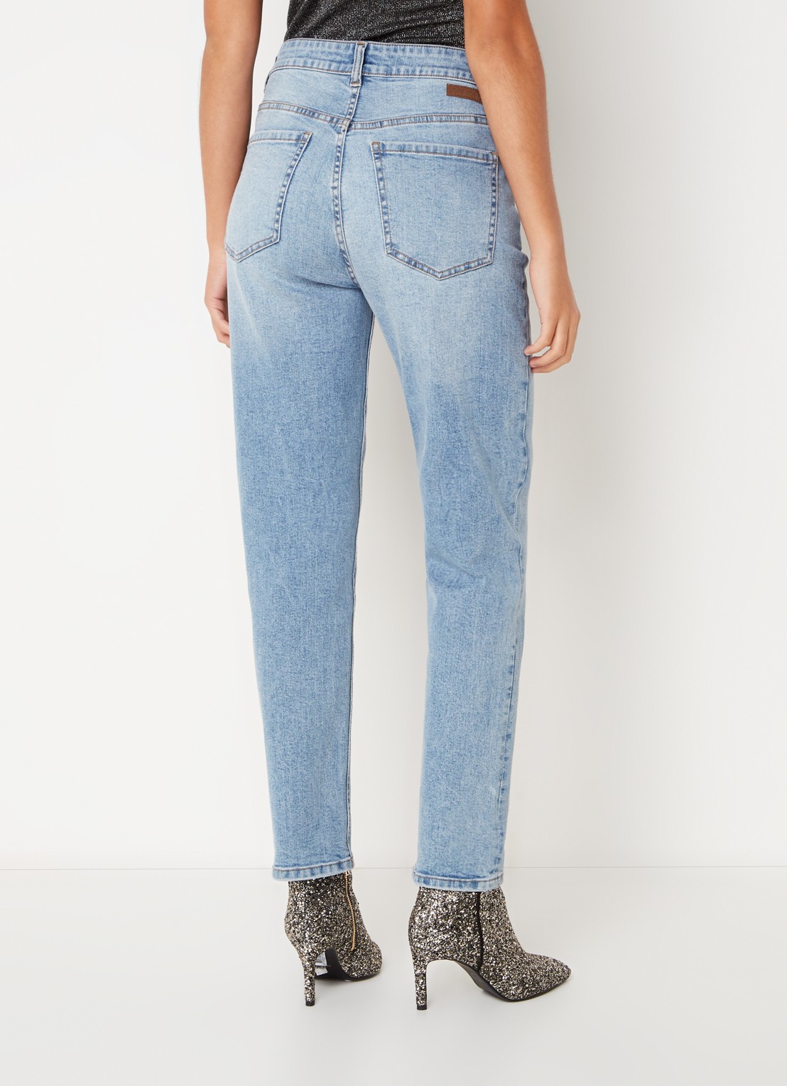Sofie Schnoor High waist mom jeans met stretch - achterkant 5 indigo